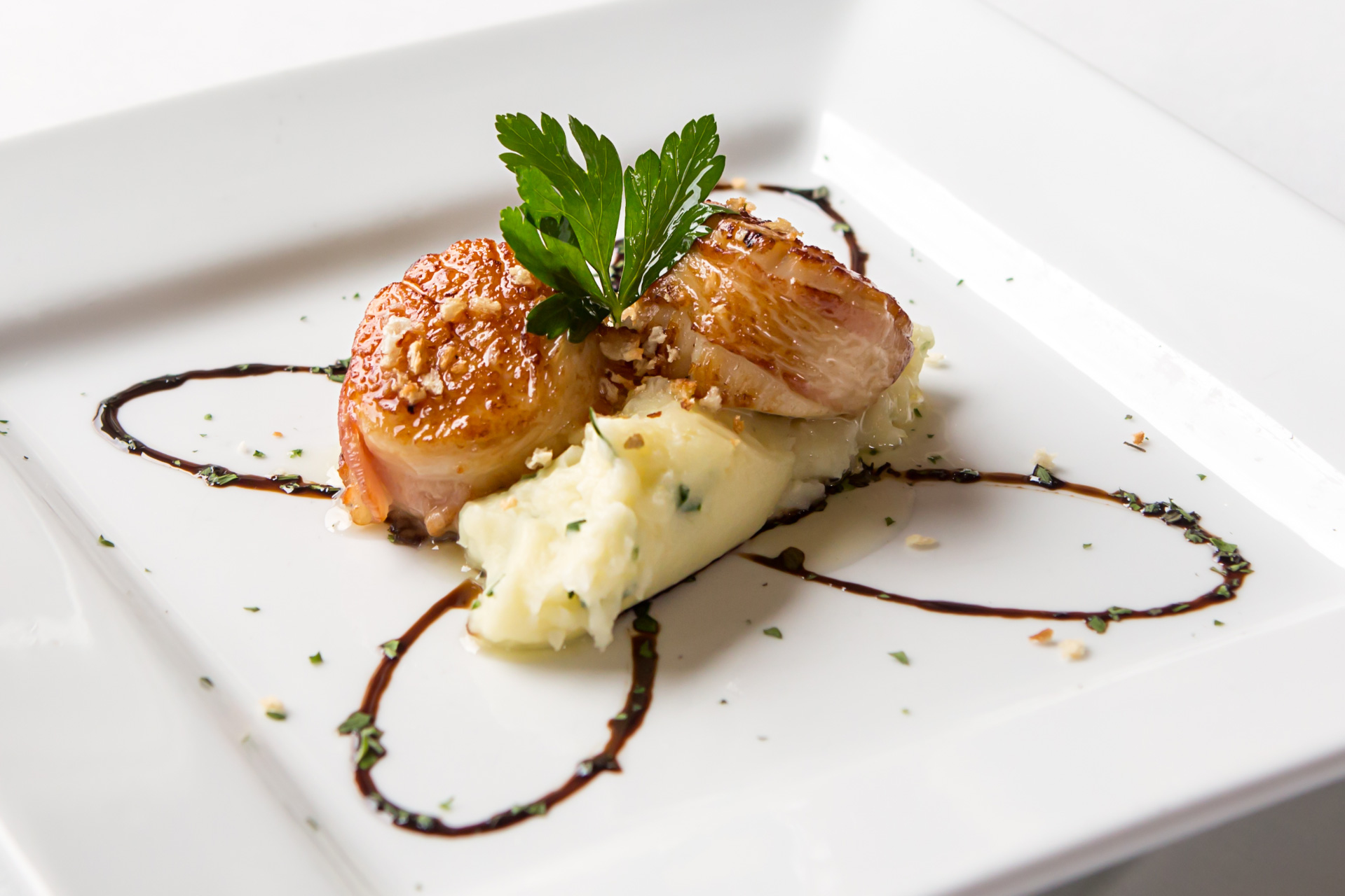 Pan-Seared-Scallops-Mashed-Potatoes-Garnish-St_-Clair-CC